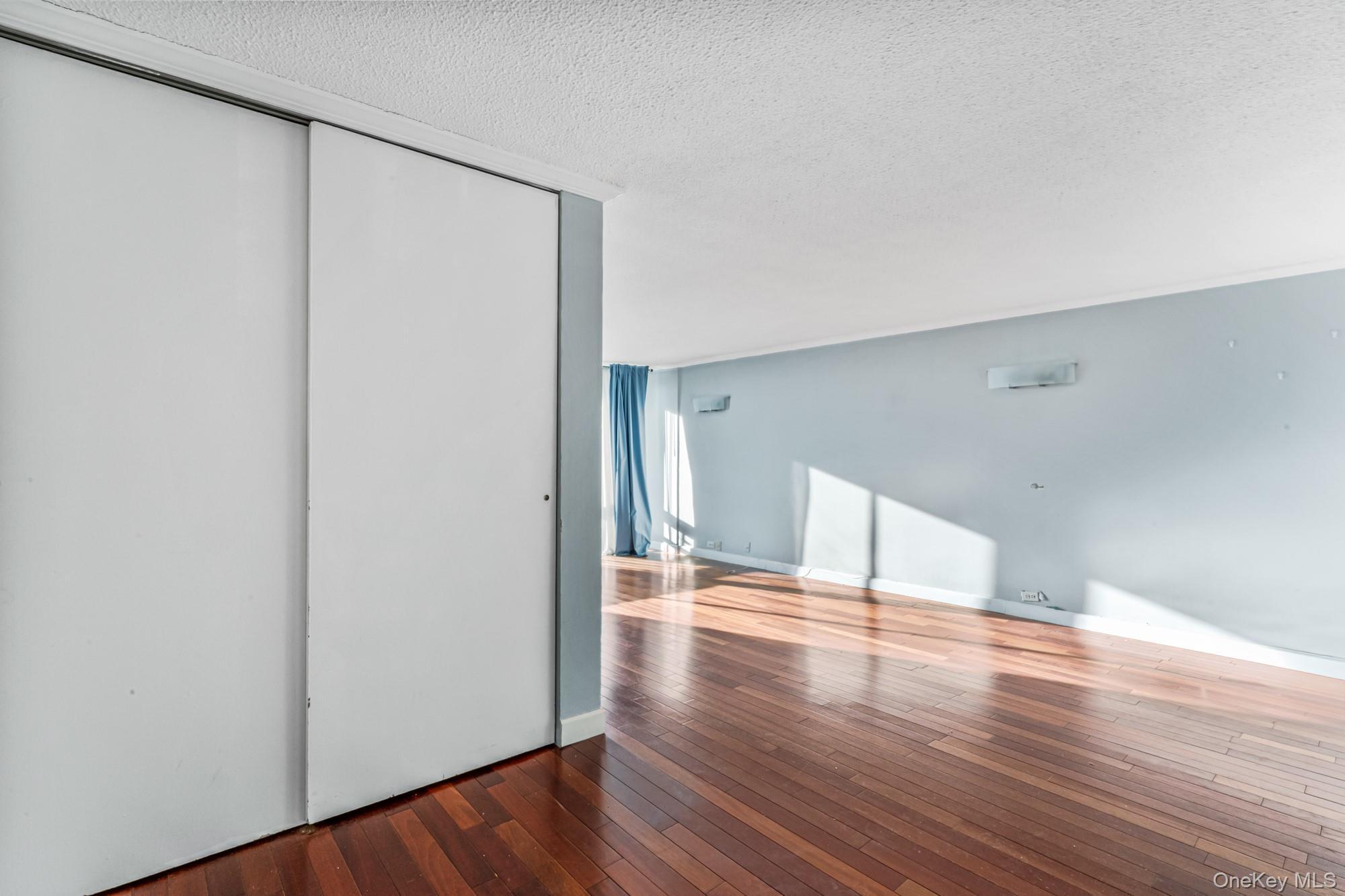 Condo Union Turnpike  Queens, NY 11367, MLS-959347-8