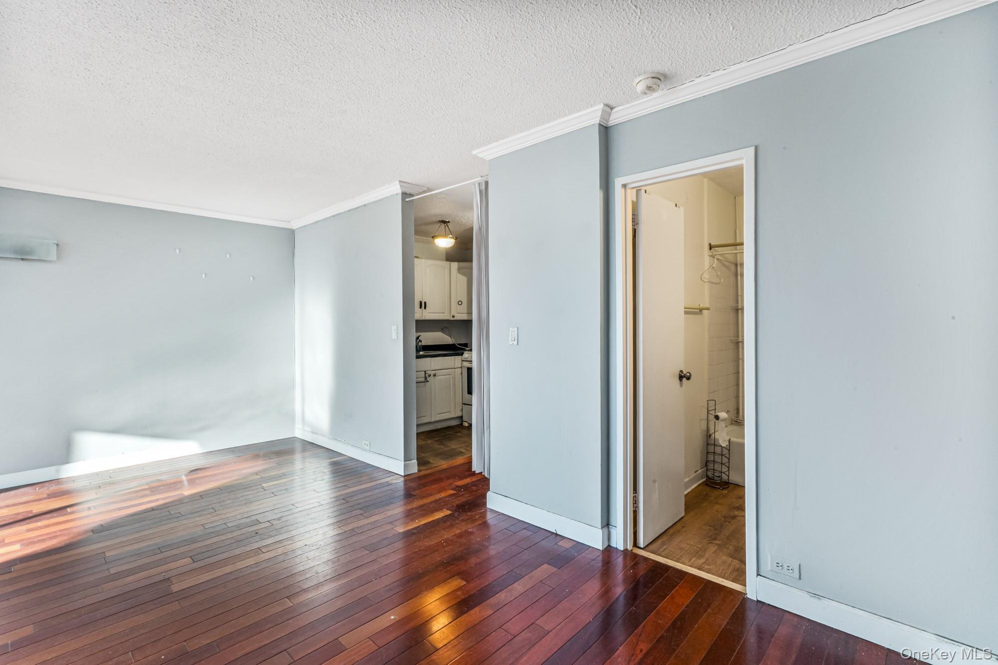 Condo Union Turnpike  Queens, NY 11367, MLS-959347-9