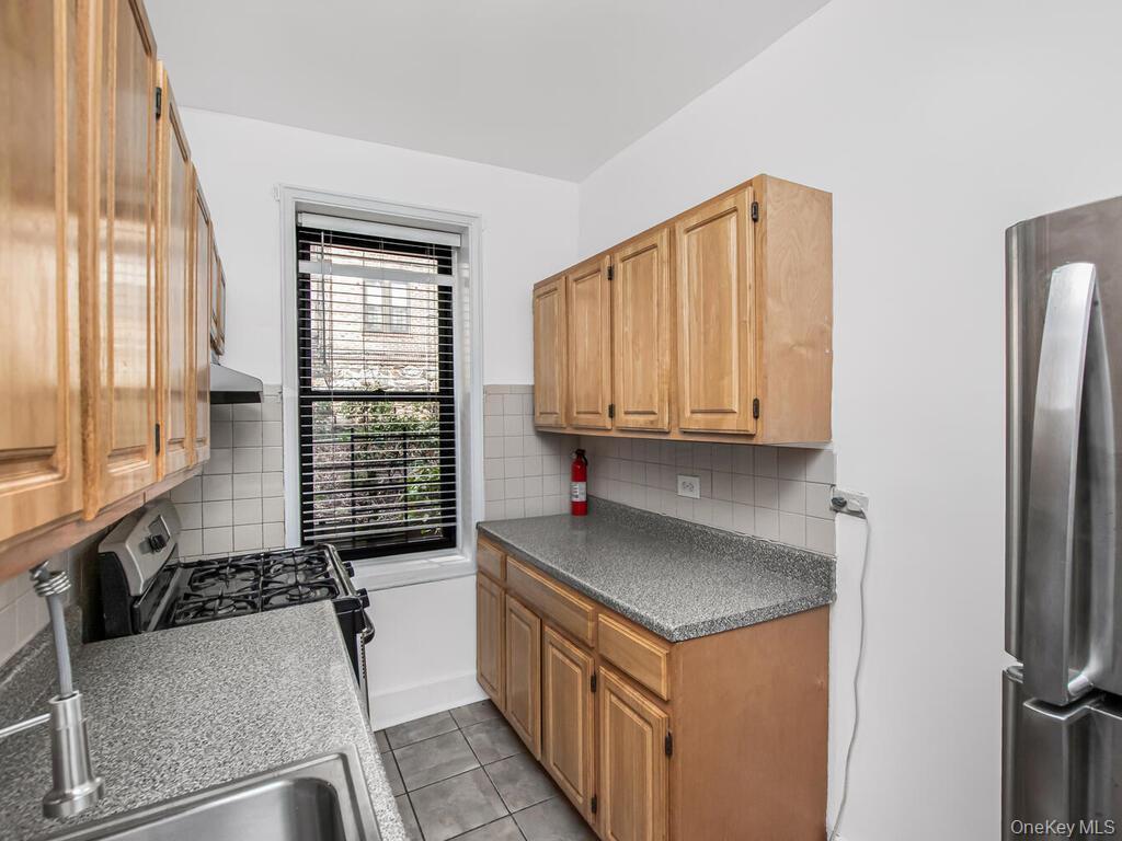 Coop Brady  Bronx, NY 10462, MLS-959417-15