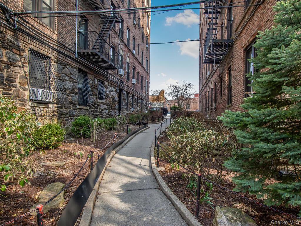 Coop Brady  Bronx, NY 10462, MLS-959417-18