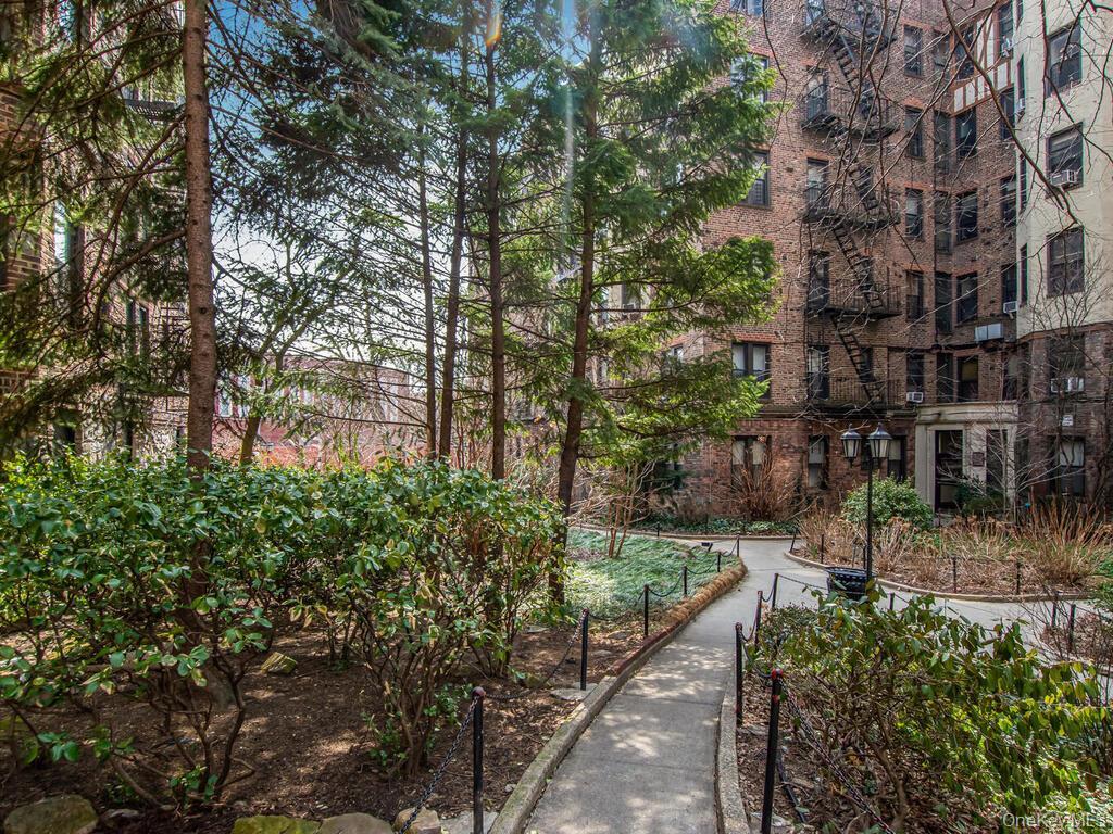 Coop Brady  Bronx, NY 10462, MLS-959417-3