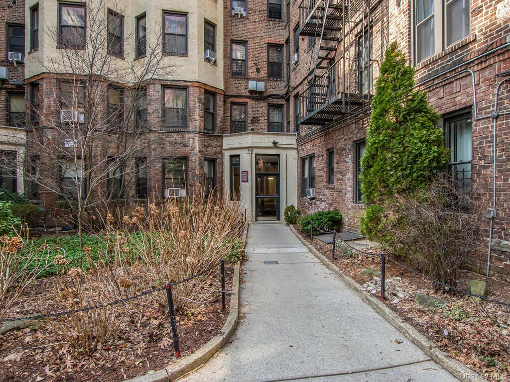 Coop Brady  Bronx, NY 10462, MLS-959417-5