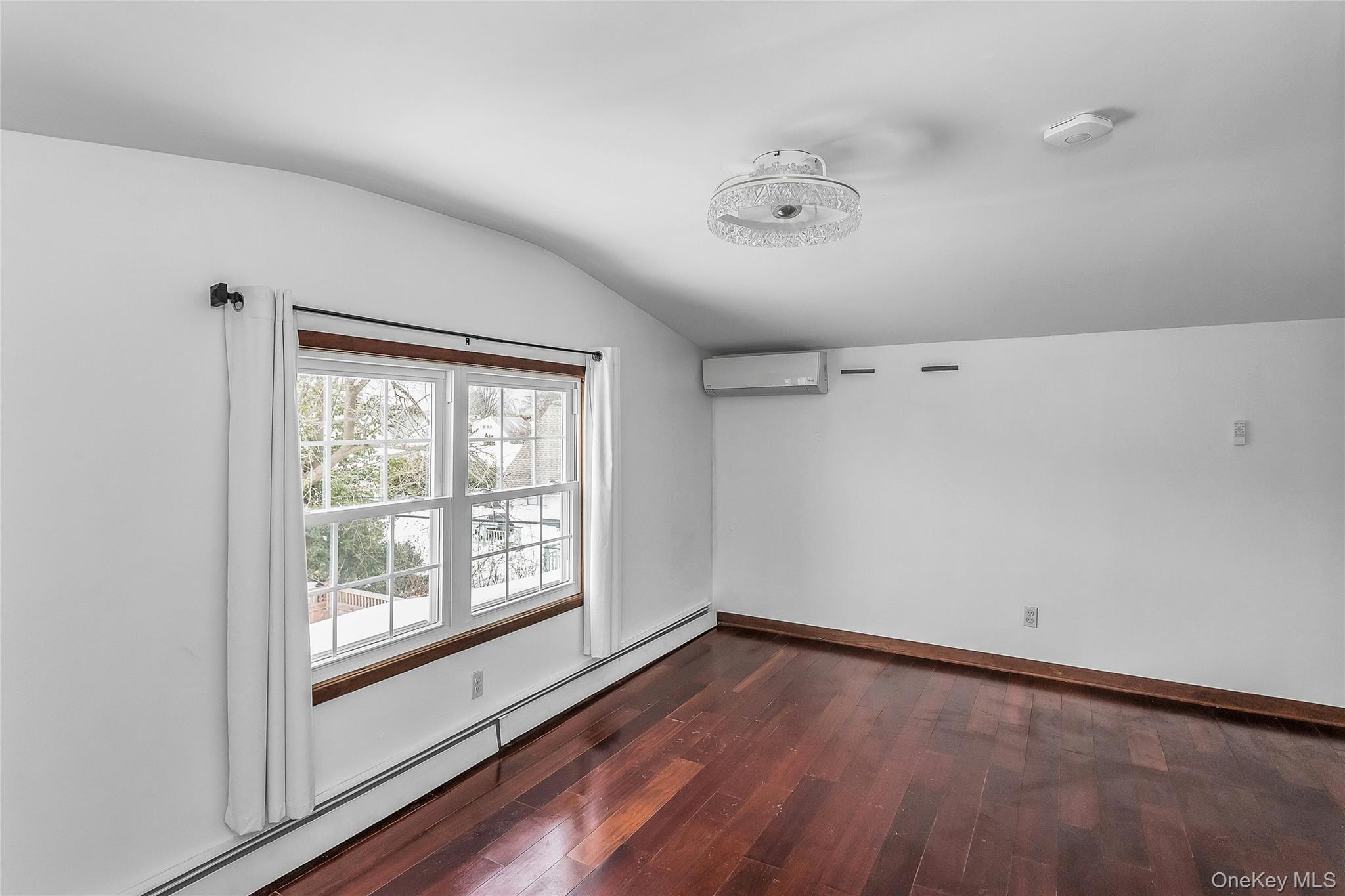 Single Family Jerusalem  Nassau County, NY 11801, MLS-959473-17