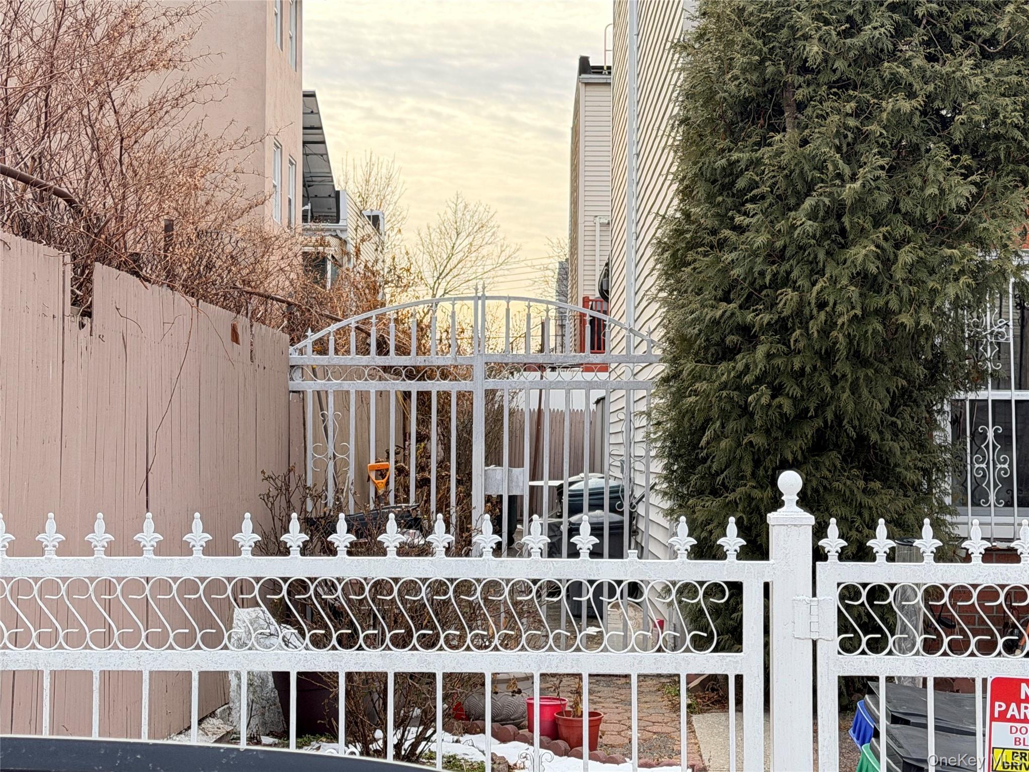 Single Family Caesar  Bronx, NY 10473, MLS-959567-4