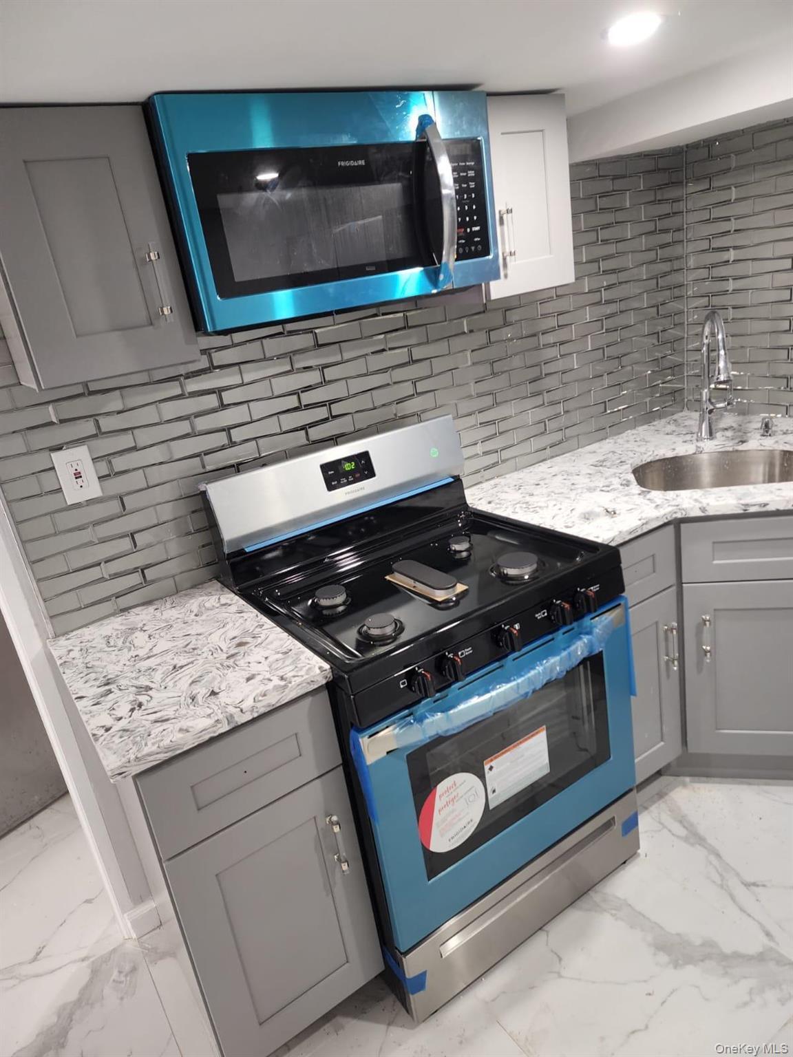 Single Family Brinkerhoff  Queens, NY 11412, MLS-959650-22