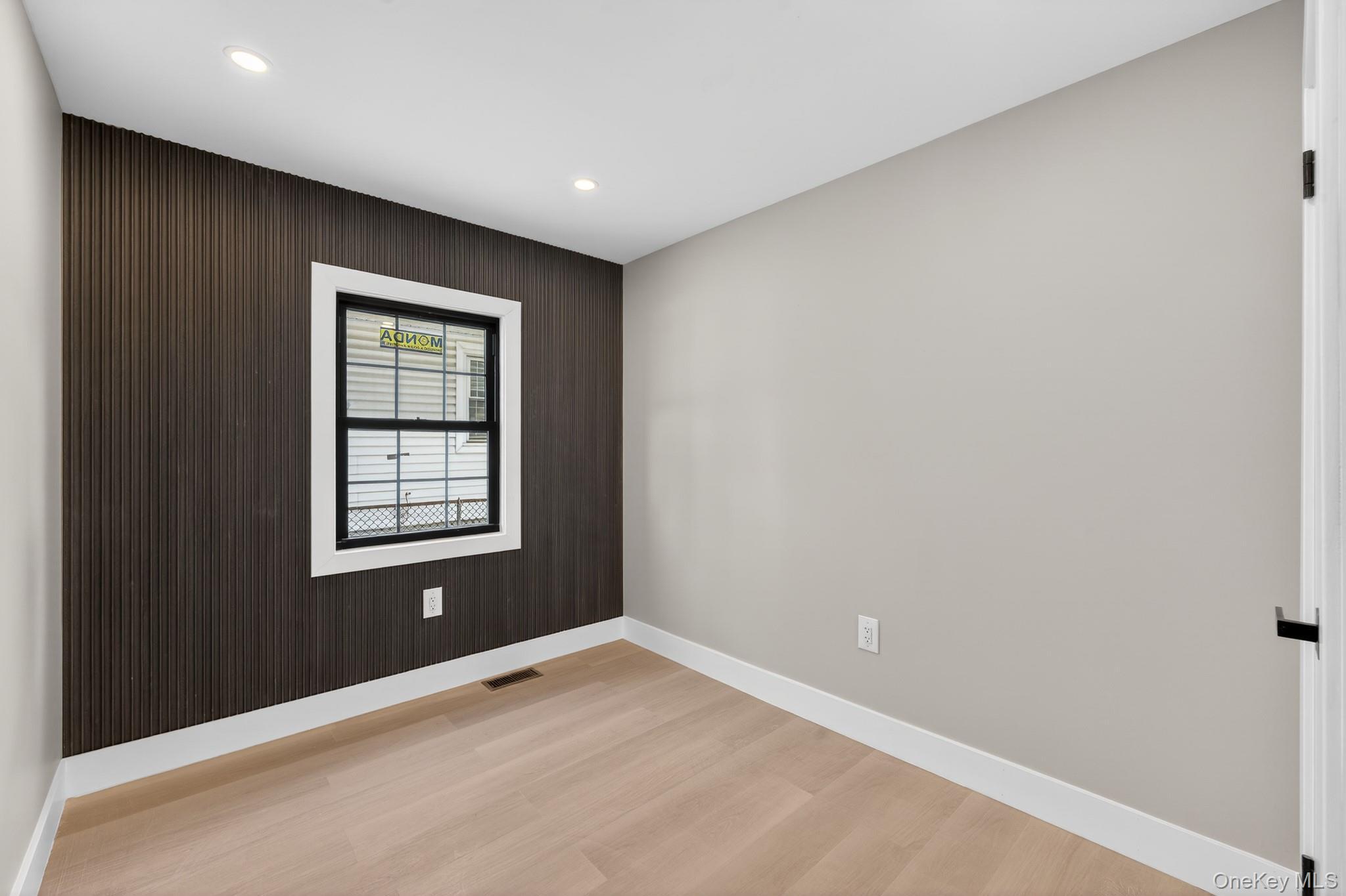 Single Family Huxley  Queens, NY 11422, MLS-959670-11