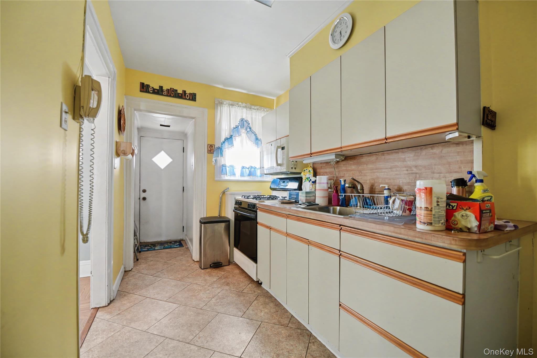 Single Family 77th  Queens, NY 11379, MLS-959704-10