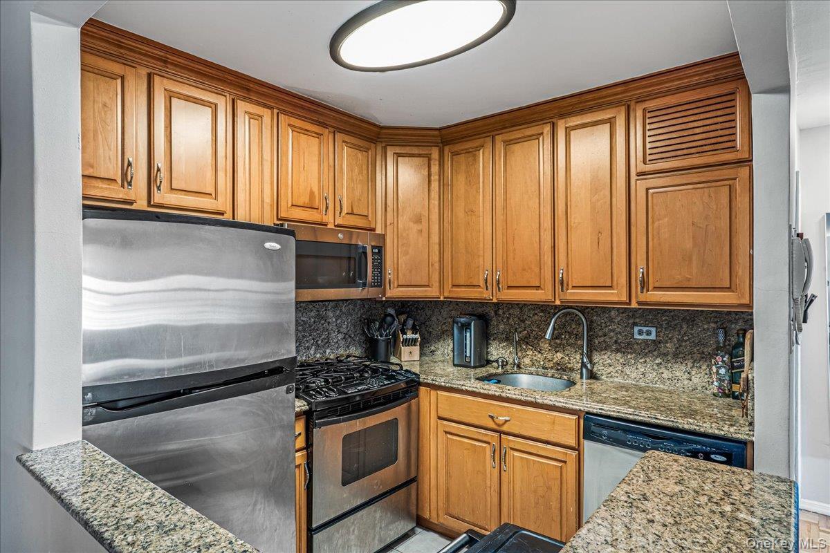 Coop 215th  Queens, NY 11360, MLS-959741-7