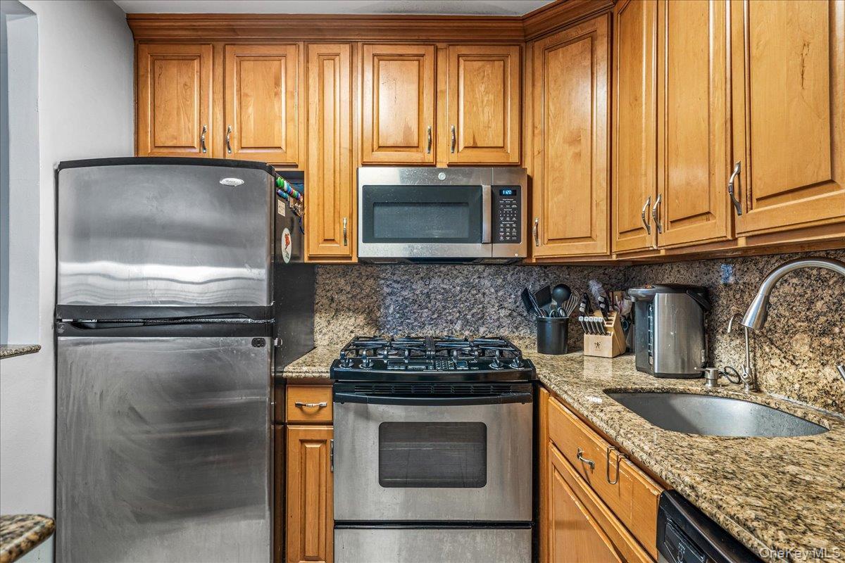 Coop 215th  Queens, NY 11360, MLS-959741-8