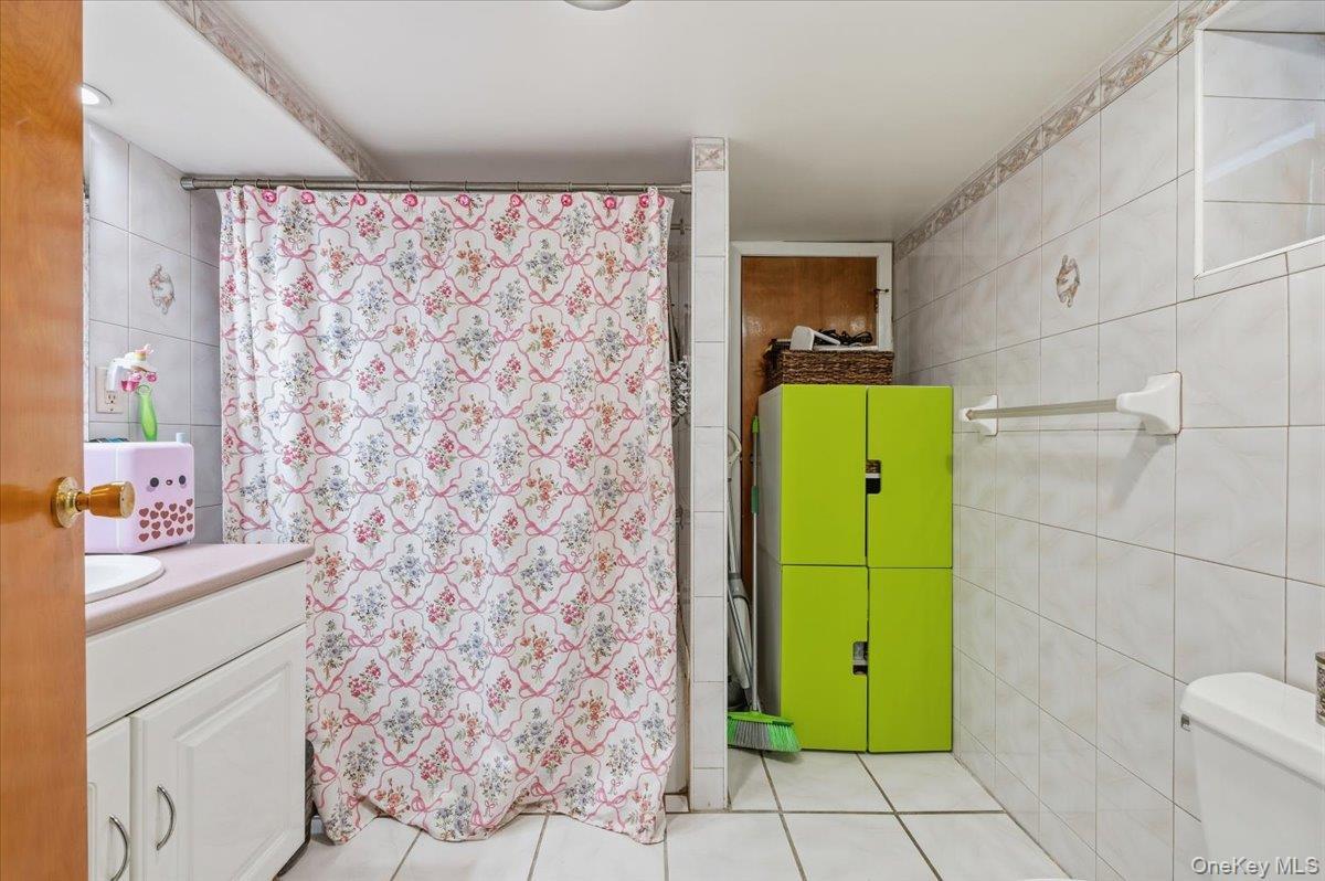 Single Family 69th  Queens, NY 11385, MLS-959750-17