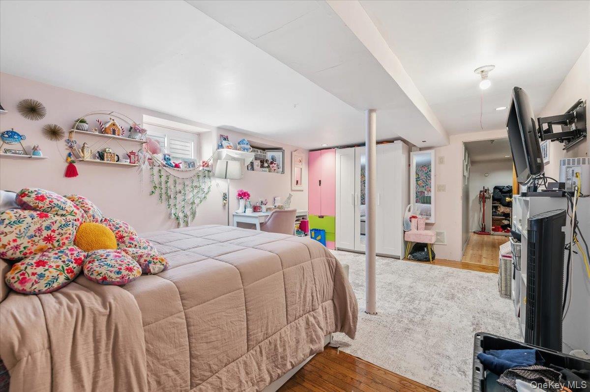 Single Family 69th  Queens, NY 11385, MLS-959750-21