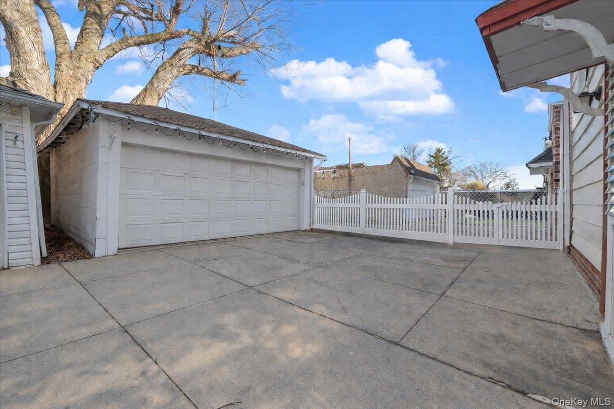 Single Family 69th  Queens, NY 11385, MLS-959750-24