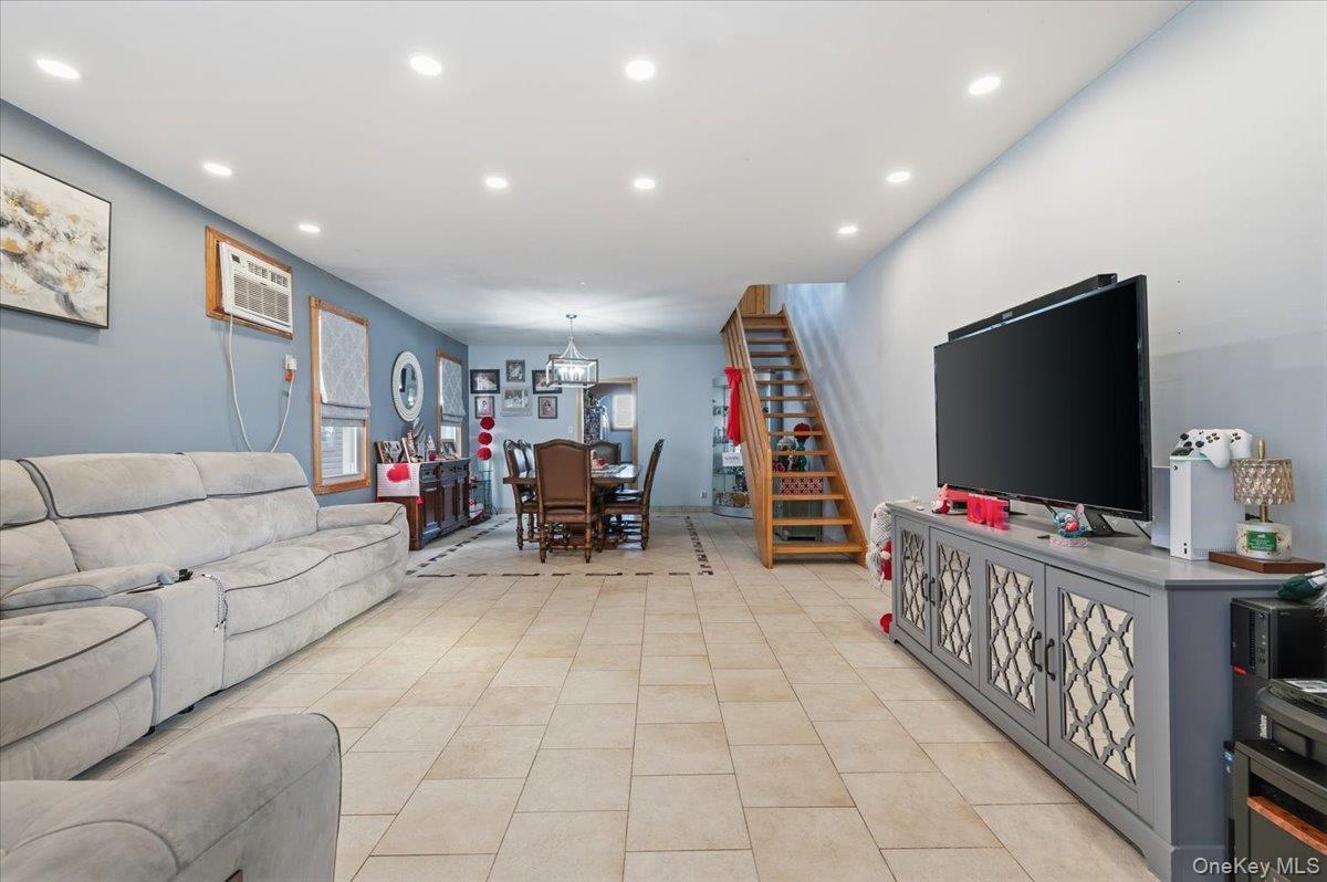 Single Family 69th  Queens, NY 11385, MLS-959750-3