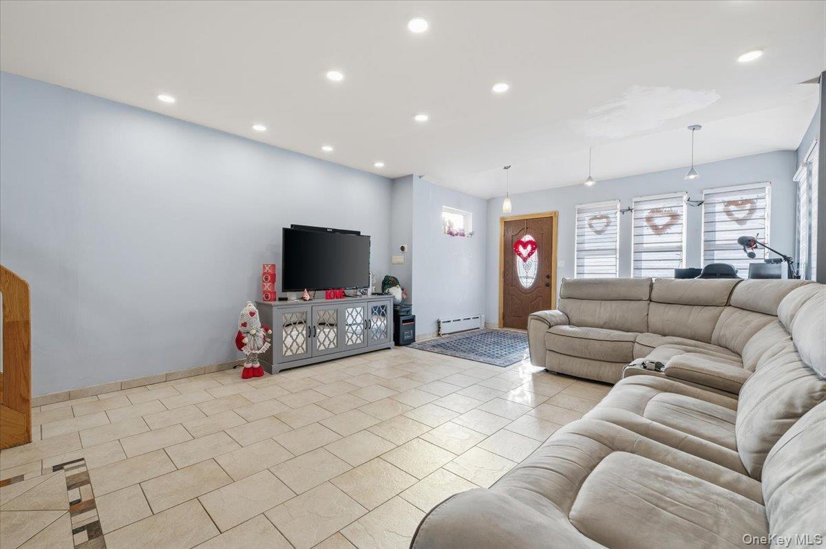 Single Family 69th  Queens, NY 11385, MLS-959750-4