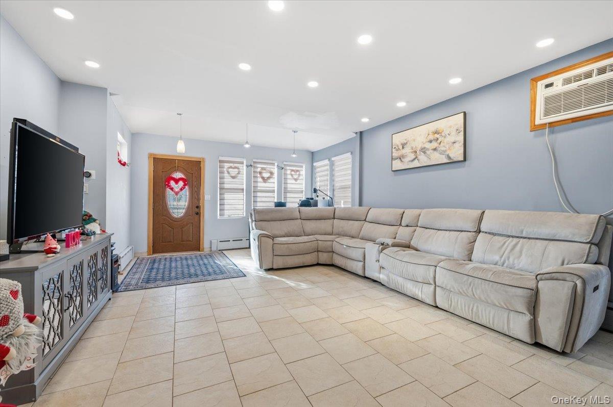 Single Family 69th  Queens, NY 11385, MLS-959750-5