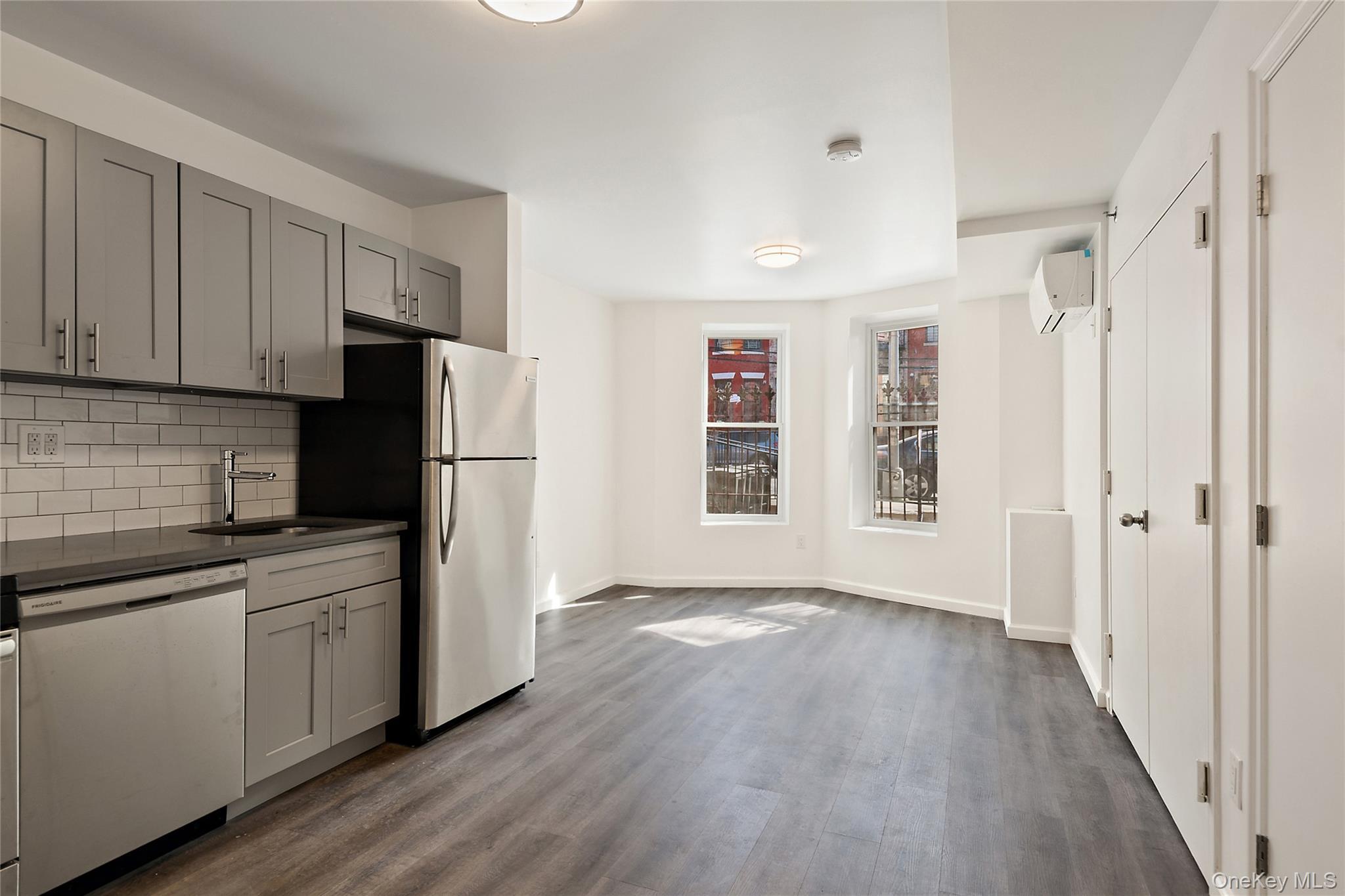 Commercial Sale Morris Avenue  Bronx, NY 10456, MLS-959846-14