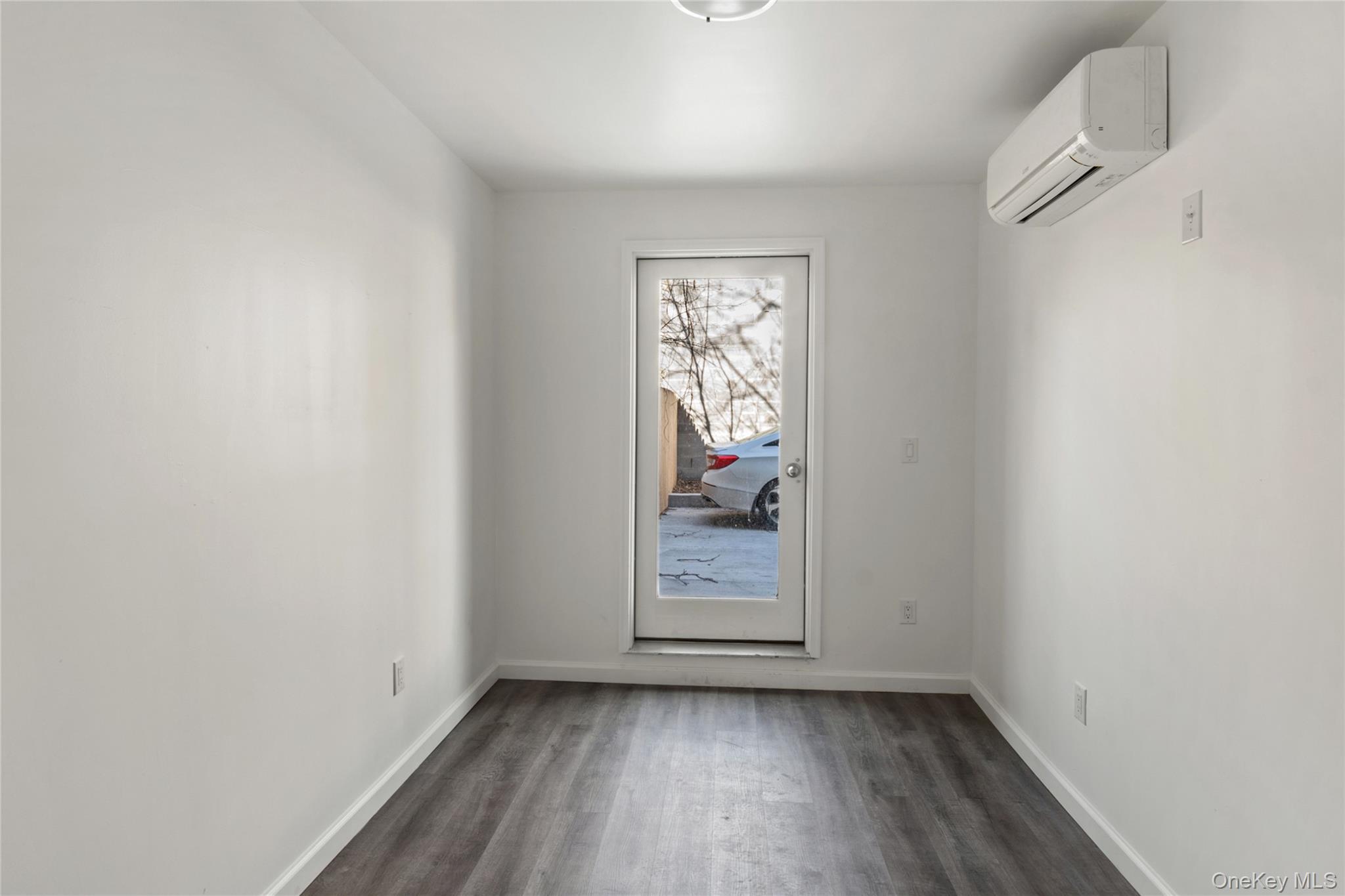 Commercial Sale Morris Avenue  Bronx, NY 10456, MLS-959846-24