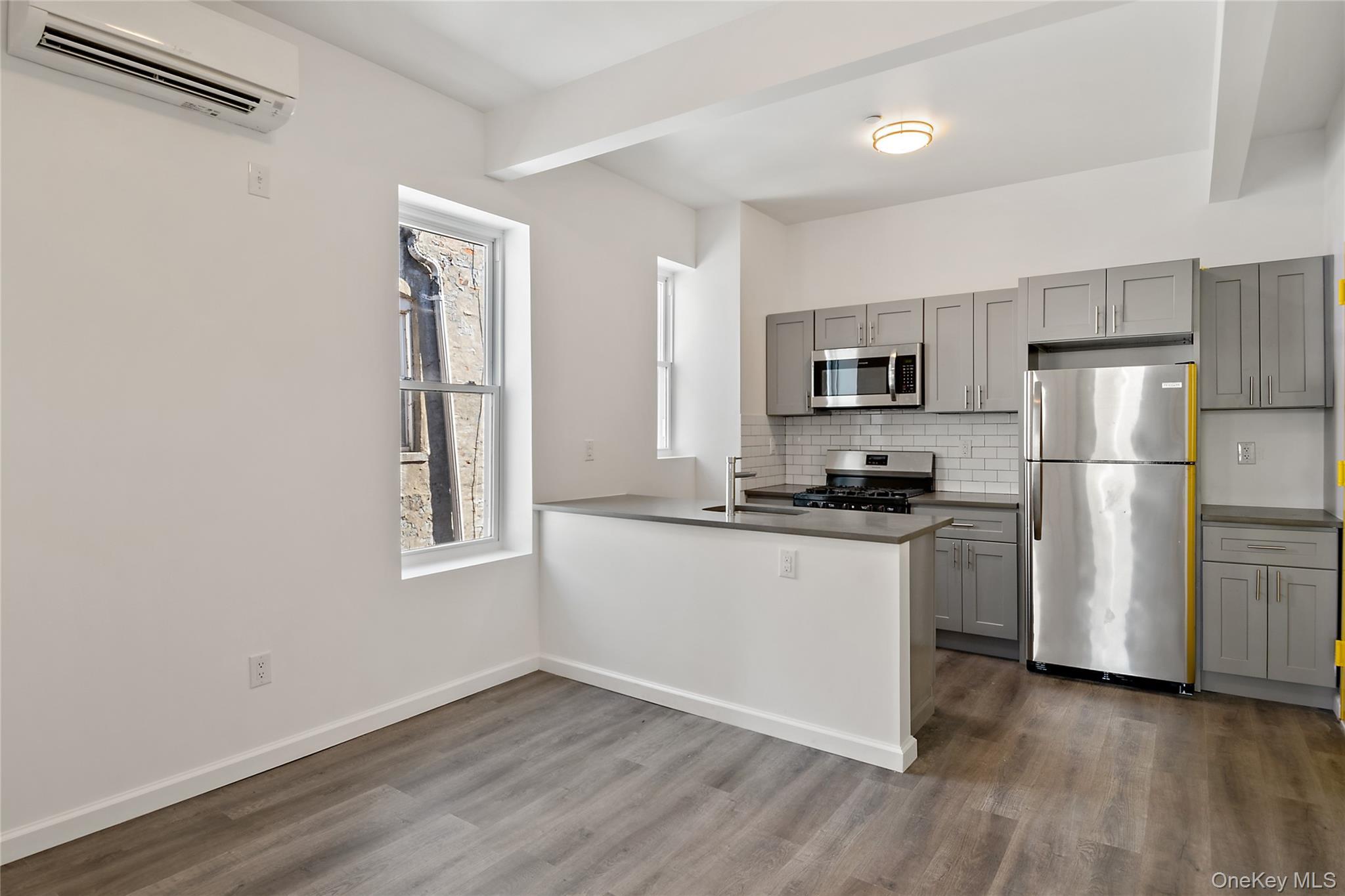 Commercial Sale Morris Avenue  Bronx, NY 10456, MLS-959846-6