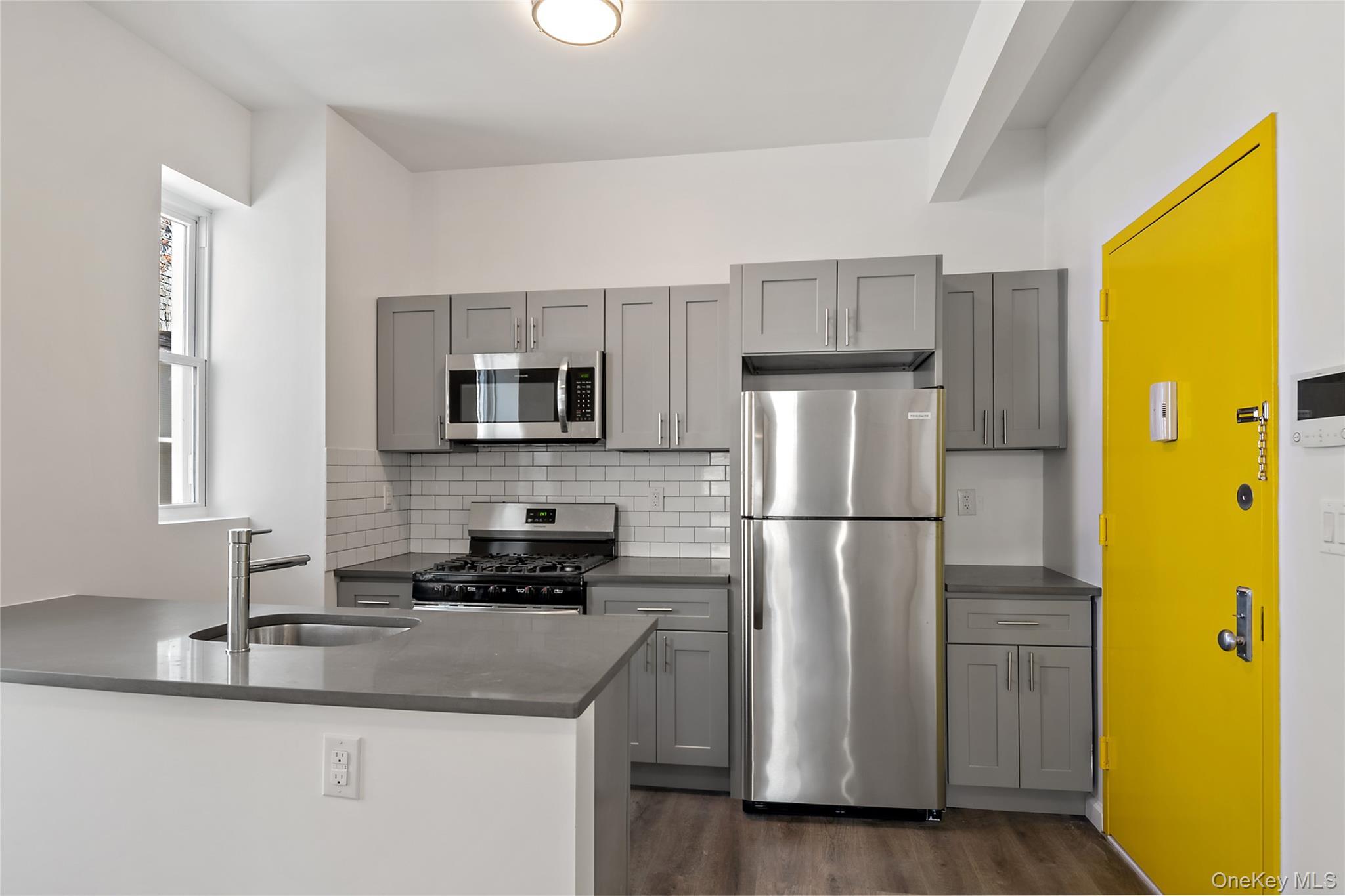 Commercial Sale Morris Avenue  Bronx, NY 10456, MLS-959846-7