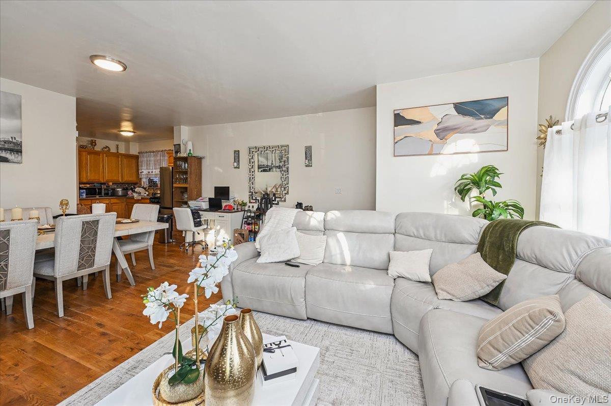 Single Family Stell  Bronx, NY 10469, MLS-959857-11