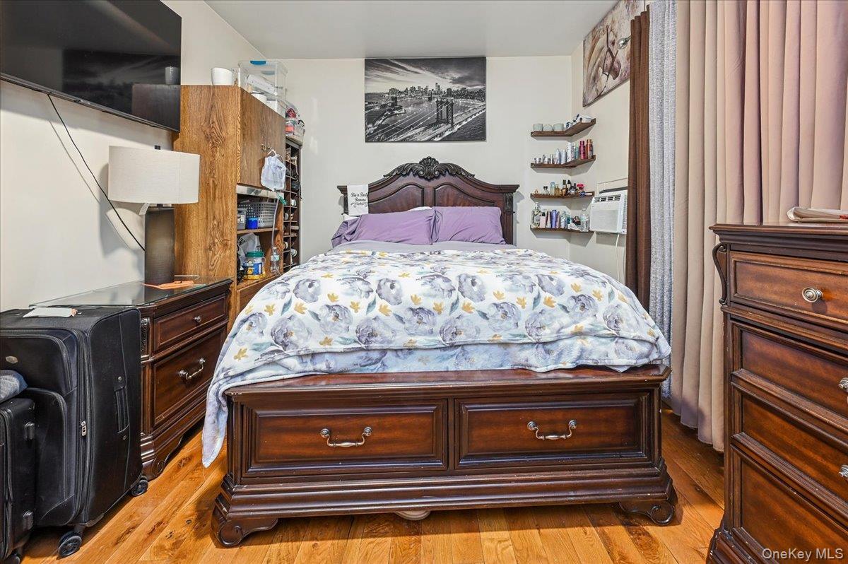 Single Family Stell  Bronx, NY 10469, MLS-959857-16