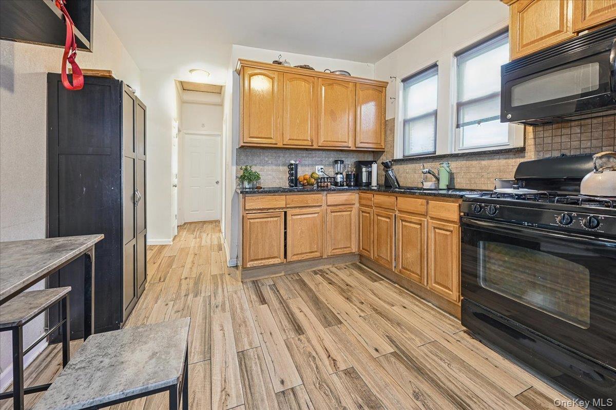 Single Family Stell  Bronx, NY 10469, MLS-959857-4