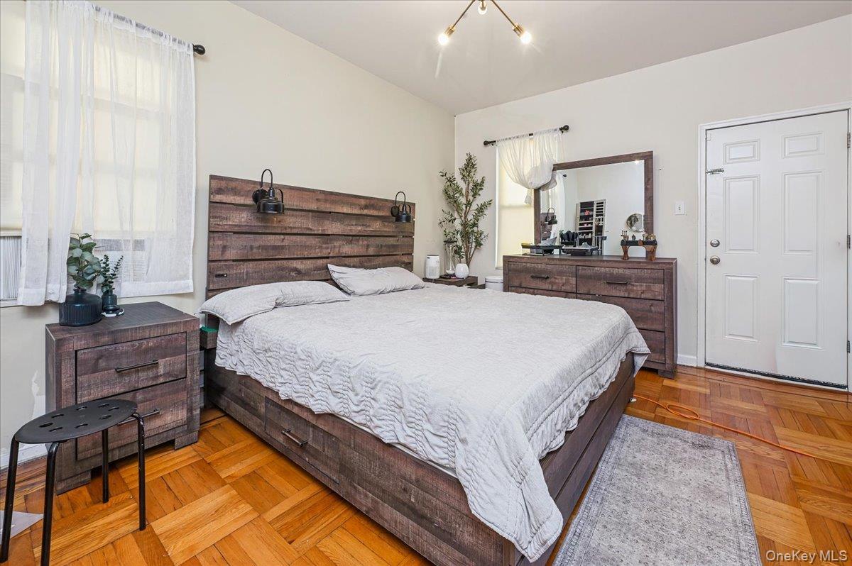 Single Family Stell  Bronx, NY 10469, MLS-959857-5