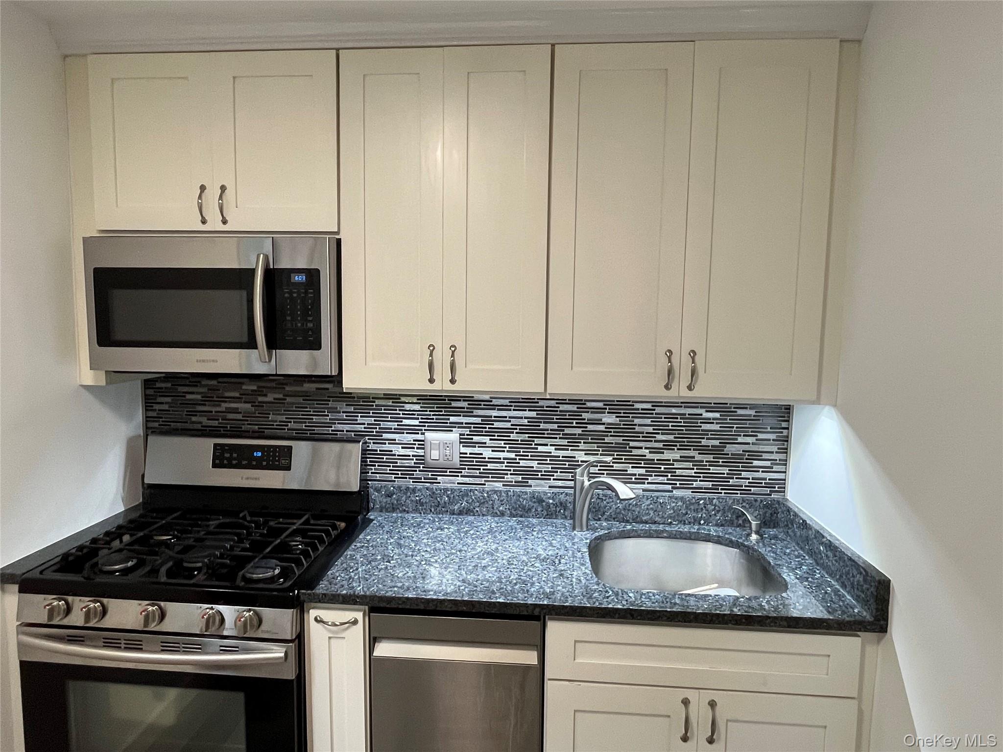 Apartment Valles  Bronx, NY 10471, MLS-959911-5