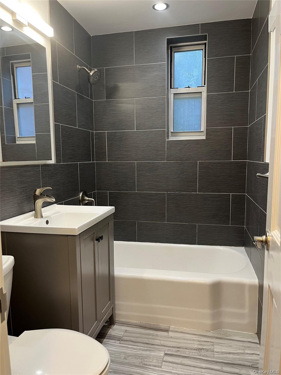 Apartment Valles  Bronx, NY 10471, MLS-959911-7