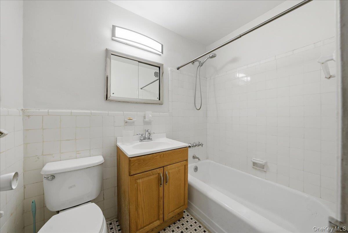 Coop Pelham  Westchester County, NY 10805, MLS-959941-16