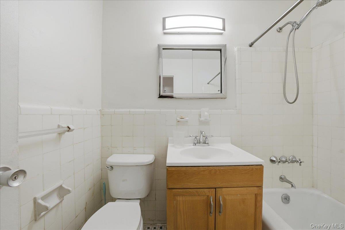 Coop Pelham  Westchester County, NY 10805, MLS-959941-17