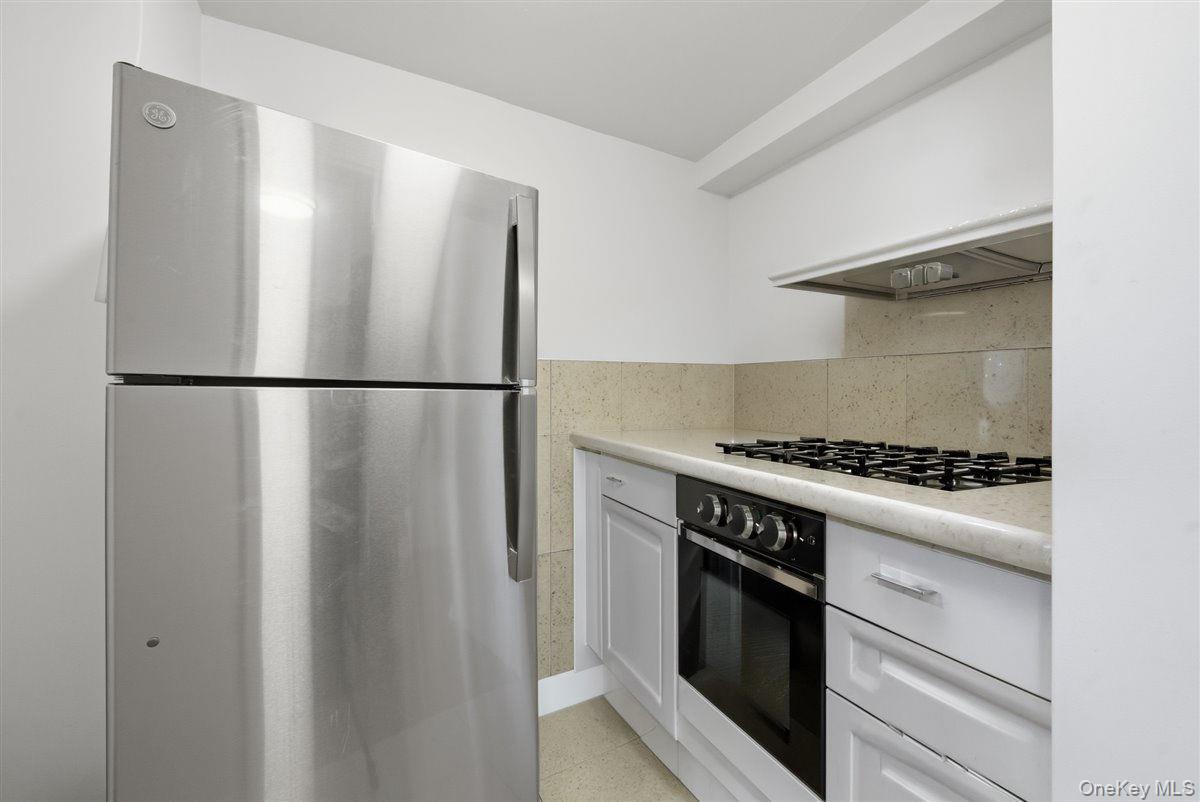 Coop Pelham  Westchester County, NY 10805, MLS-959941-18