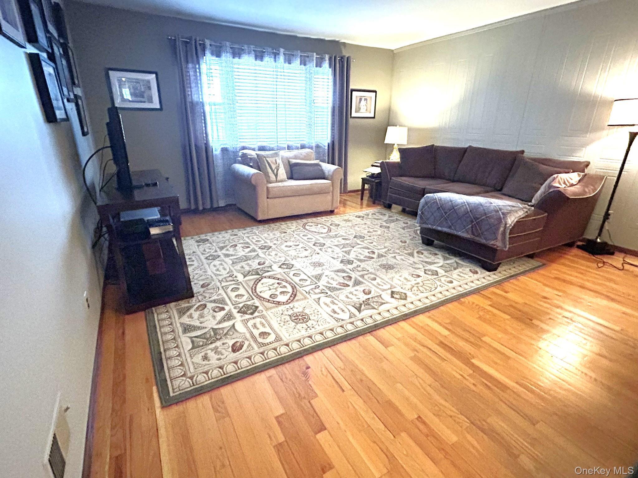 Single Family Justin Staten Island, NY 10306, MLS-960008-16