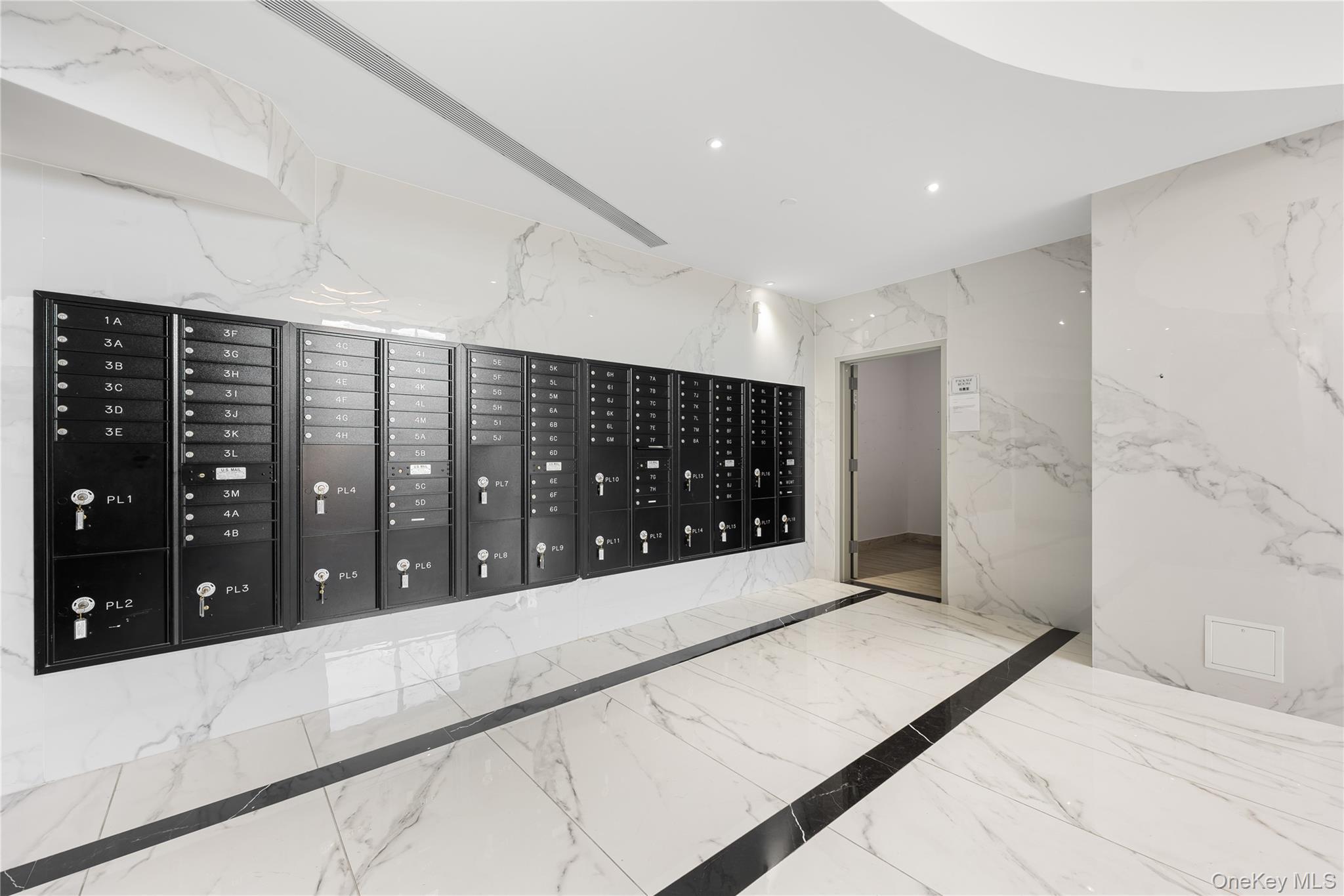 Condo Queens  Queens, NY 11377, MLS-960015-15