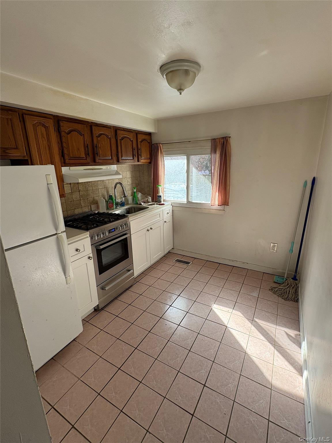 Single Family Graff Bronx, NY 10465, MLS-960030-17