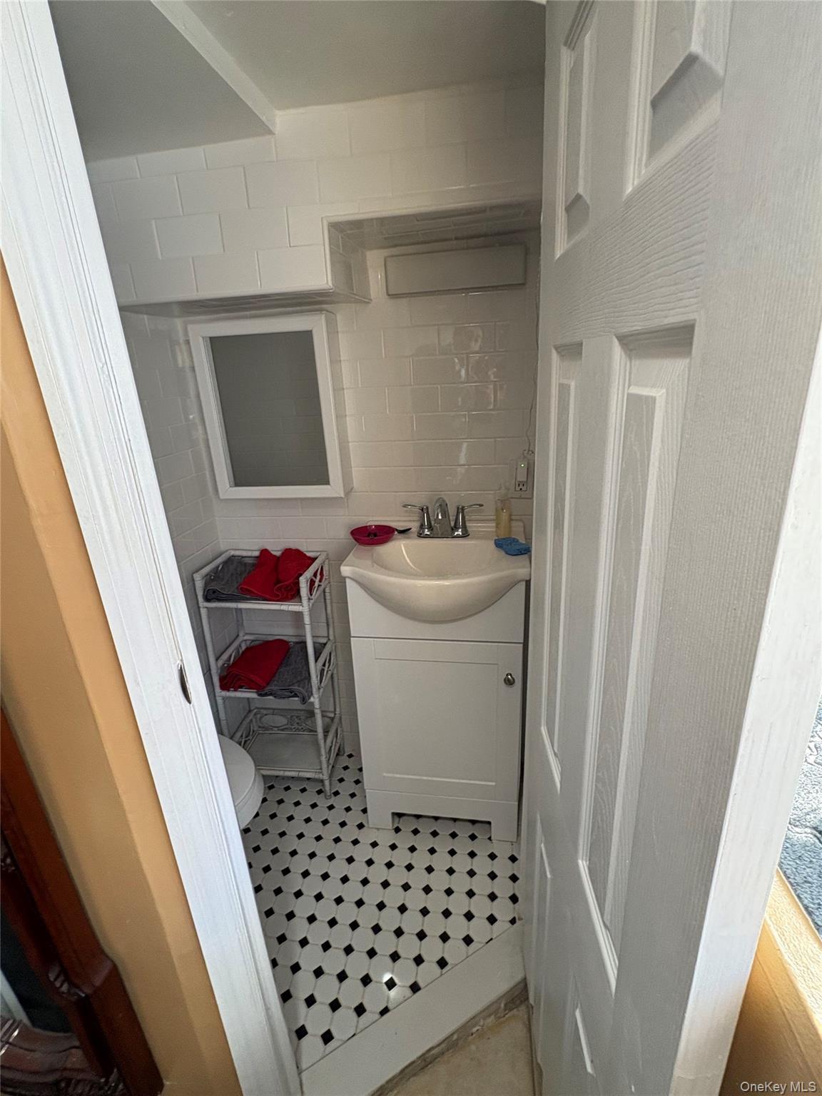 Single Family Graff Bronx, NY 10465, MLS-960030-22