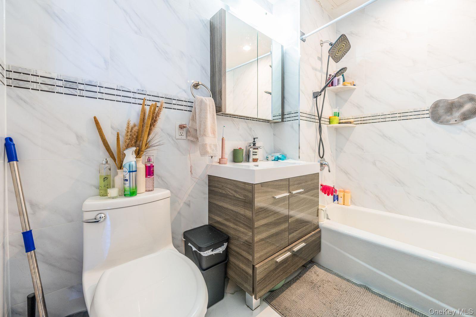 Condo 83rd  Queens, NY 11377, MLS-960032-16