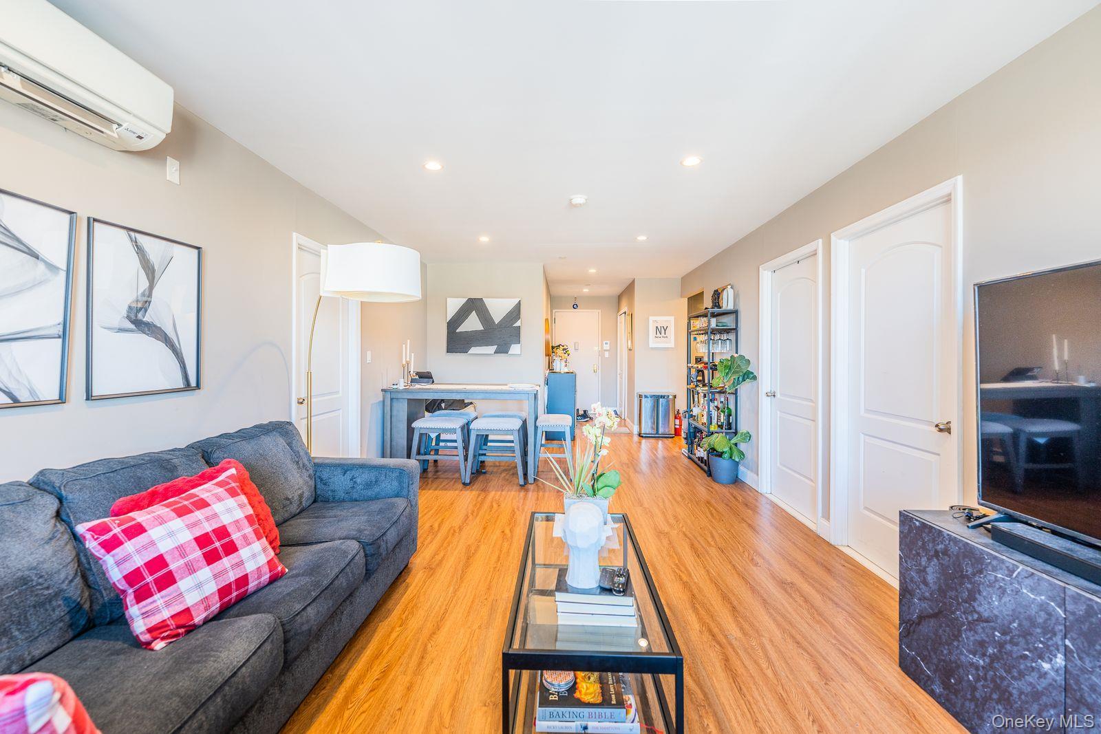 Condo 83rd  Queens, NY 11377, MLS-960032-4