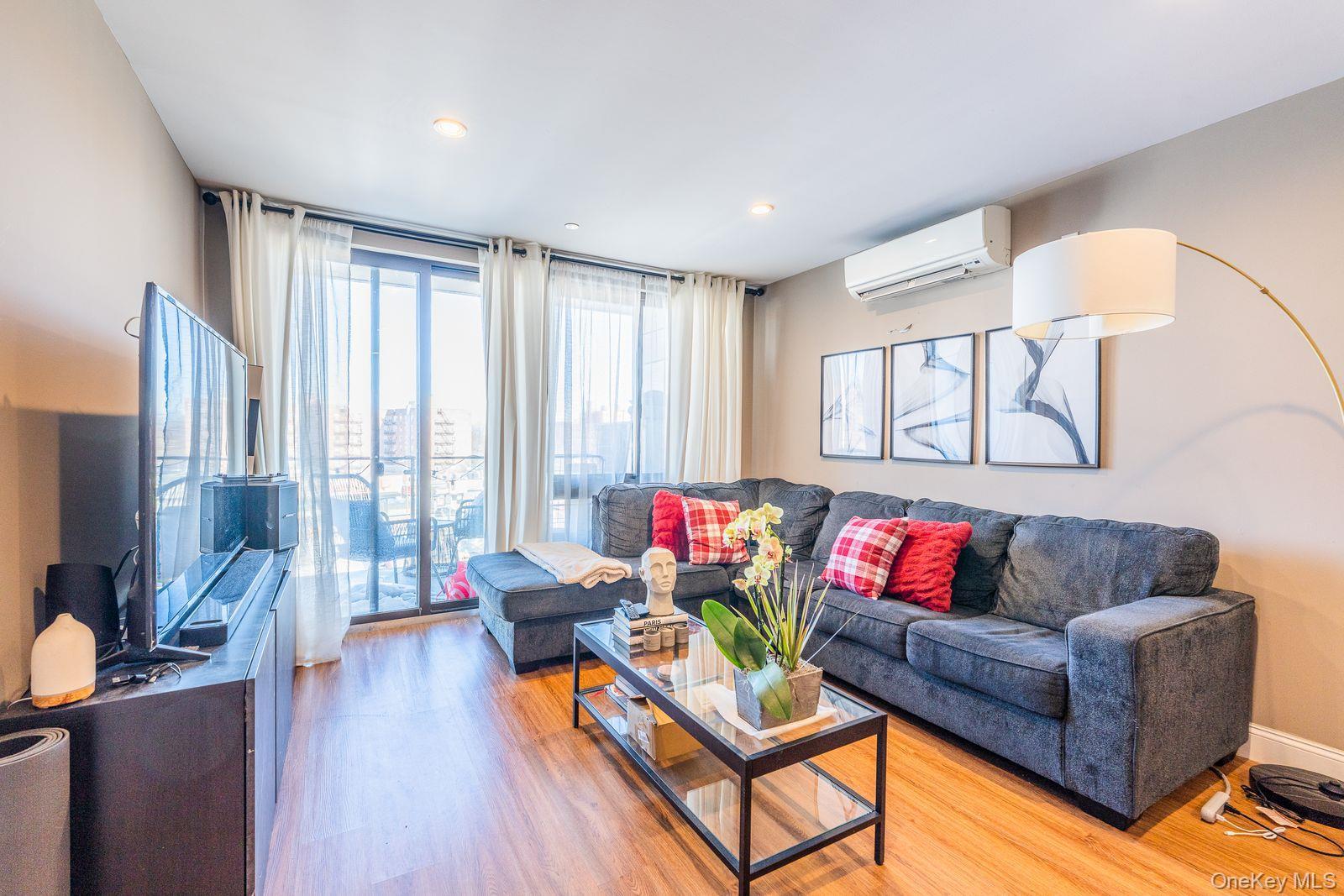 Condo 83rd  Queens, NY 11377, MLS-960032-6