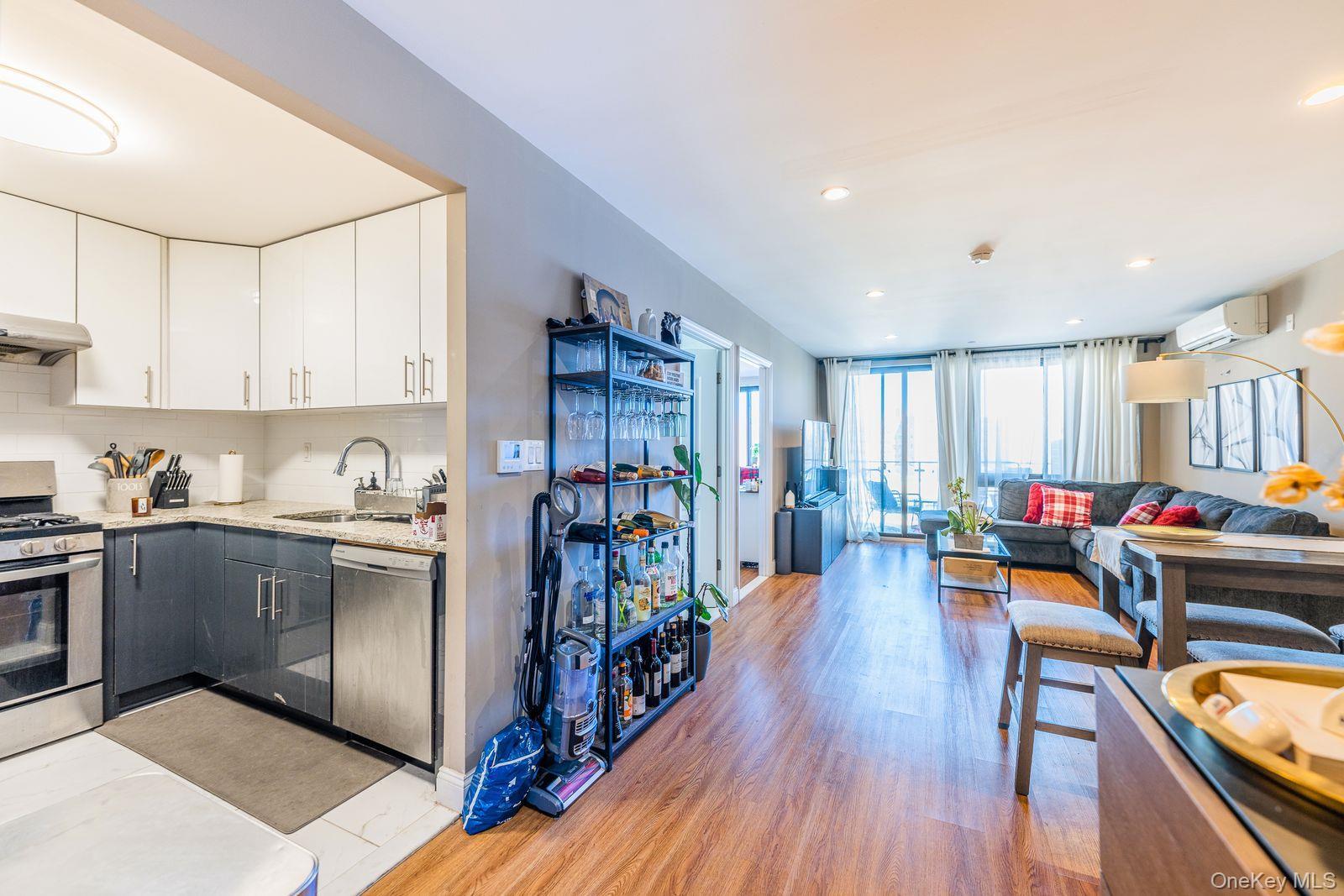 Condo 83rd  Queens, NY 11377, MLS-960032-8