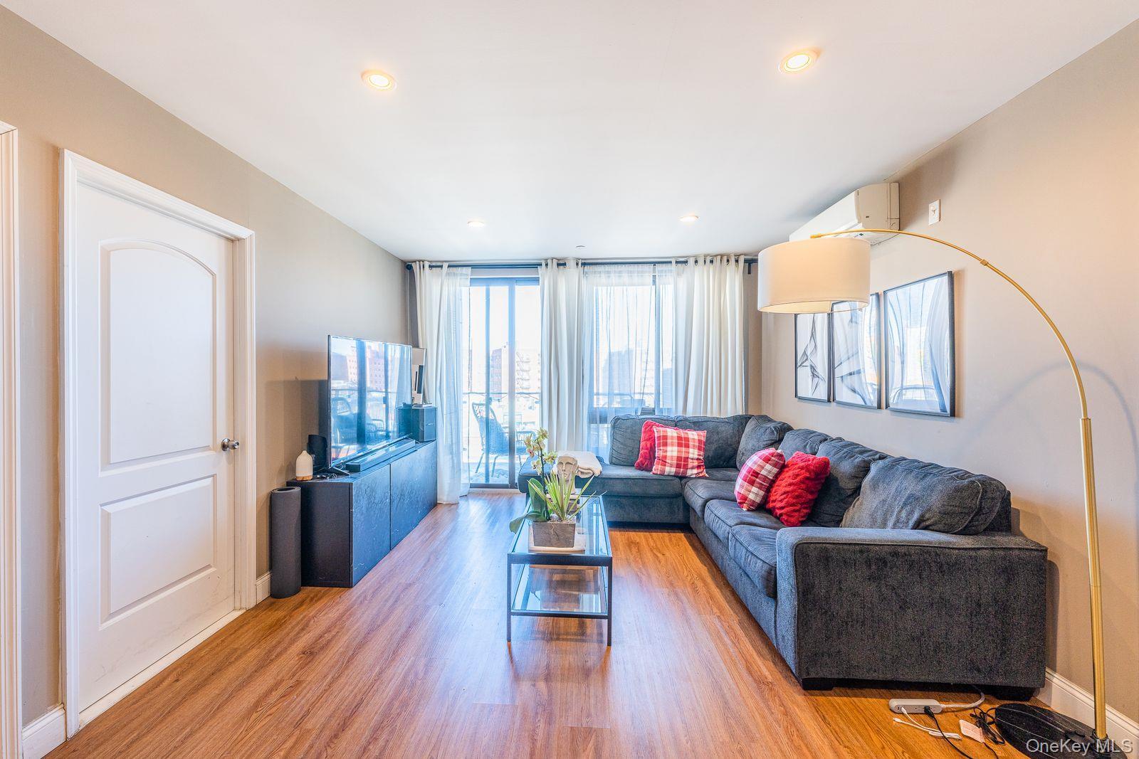 Condo 83rd  Queens, NY 11377, MLS-960032-9