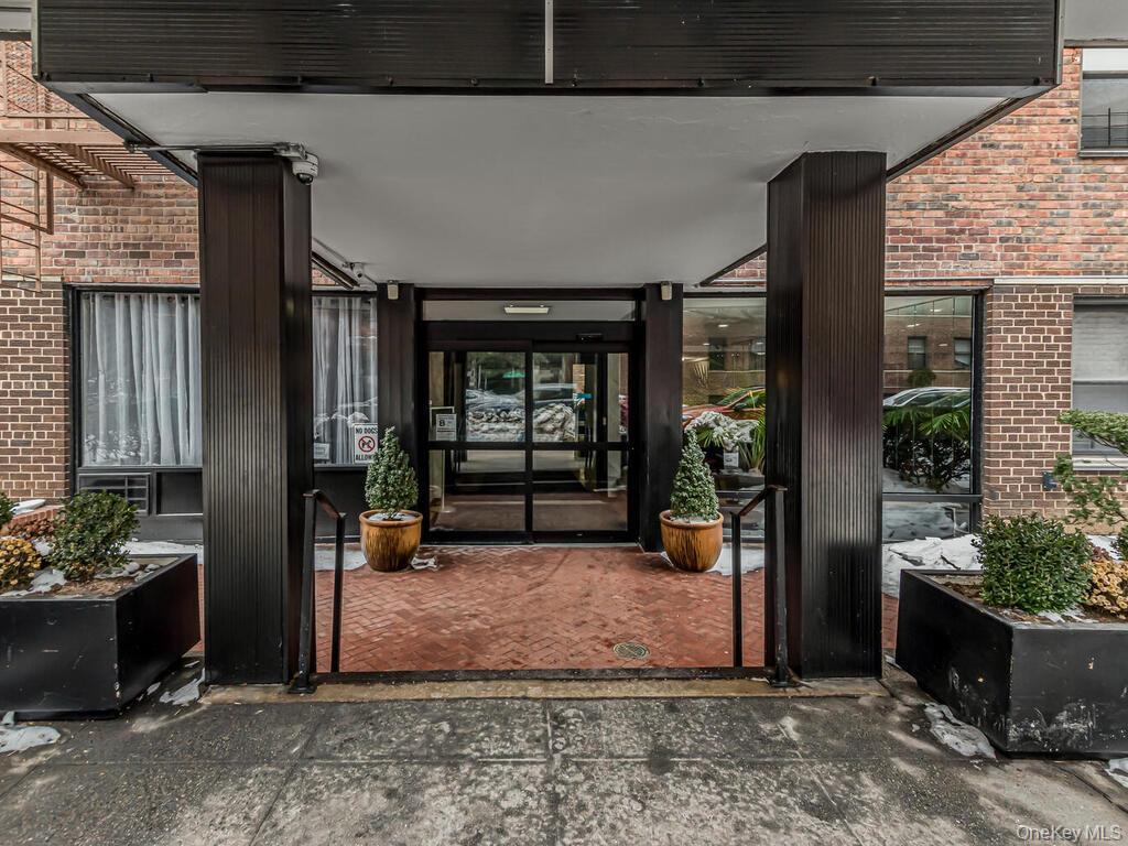 Condo Leverich  Queens, NY 11372, MLS-960040-23