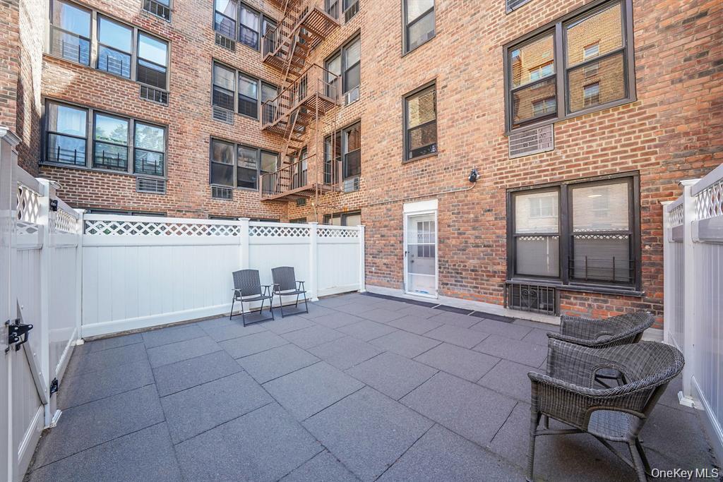 Condo Leverich  Queens, NY 11372, MLS-960040-3
