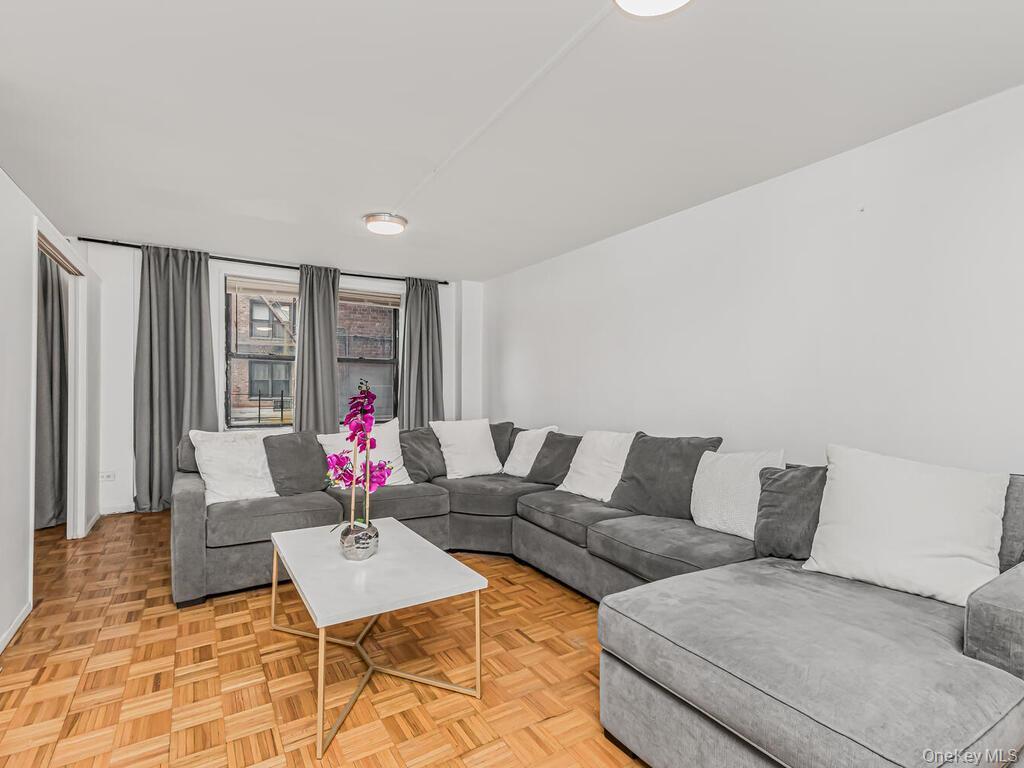 Condo Leverich  Queens, NY 11372, MLS-960040-4