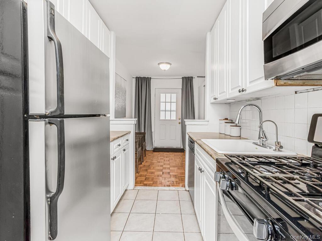 Condo Leverich  Queens, NY 11372, MLS-960040-7