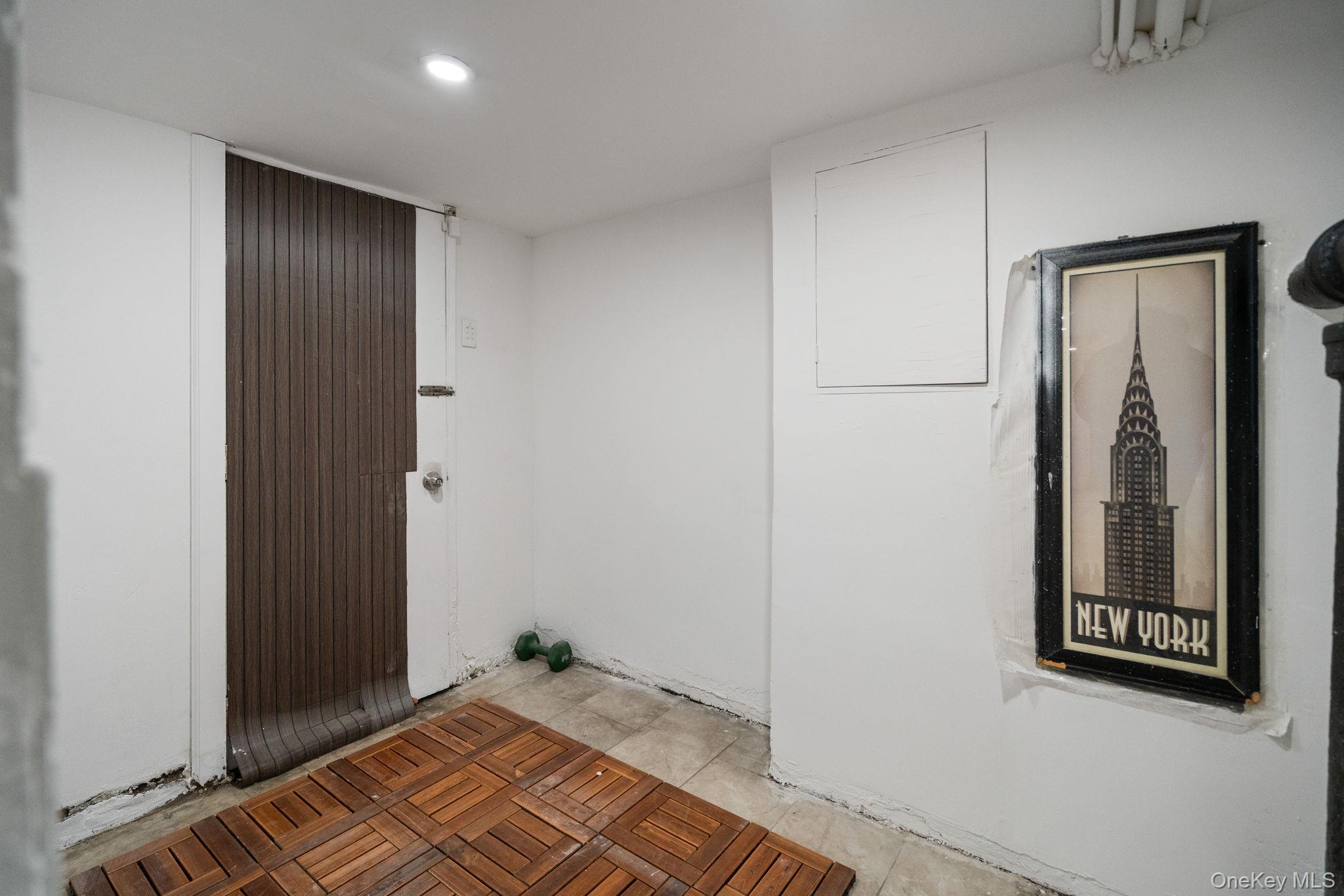 Single Family 82nd  Queens, NY 11385, MLS-960076-31