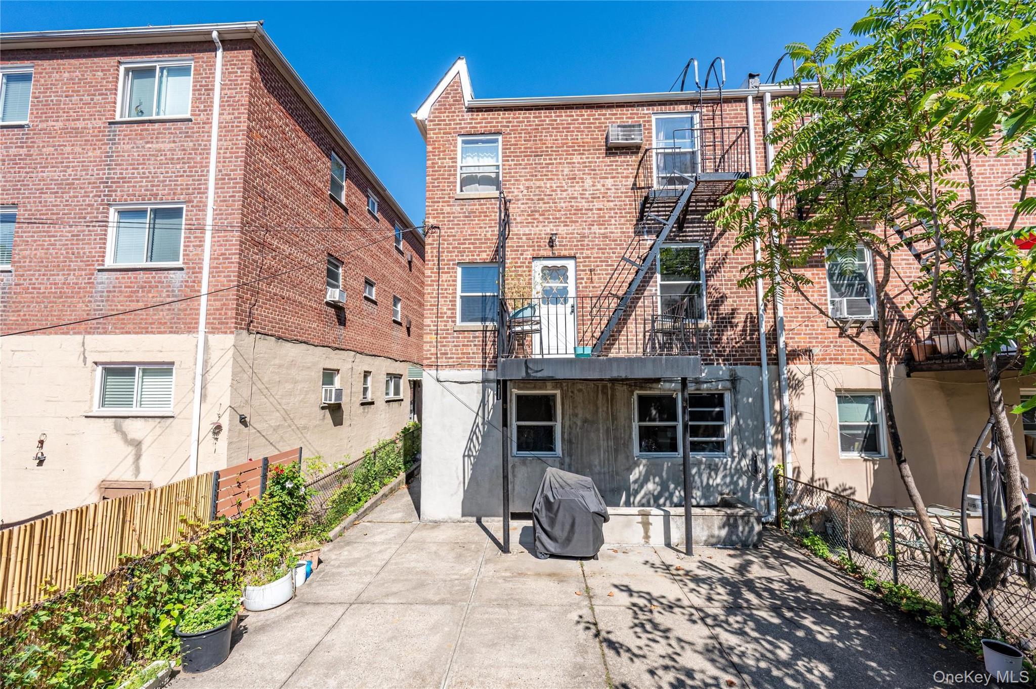 Single Family Mace  Bronx, NY 10469, MLS-960084-19