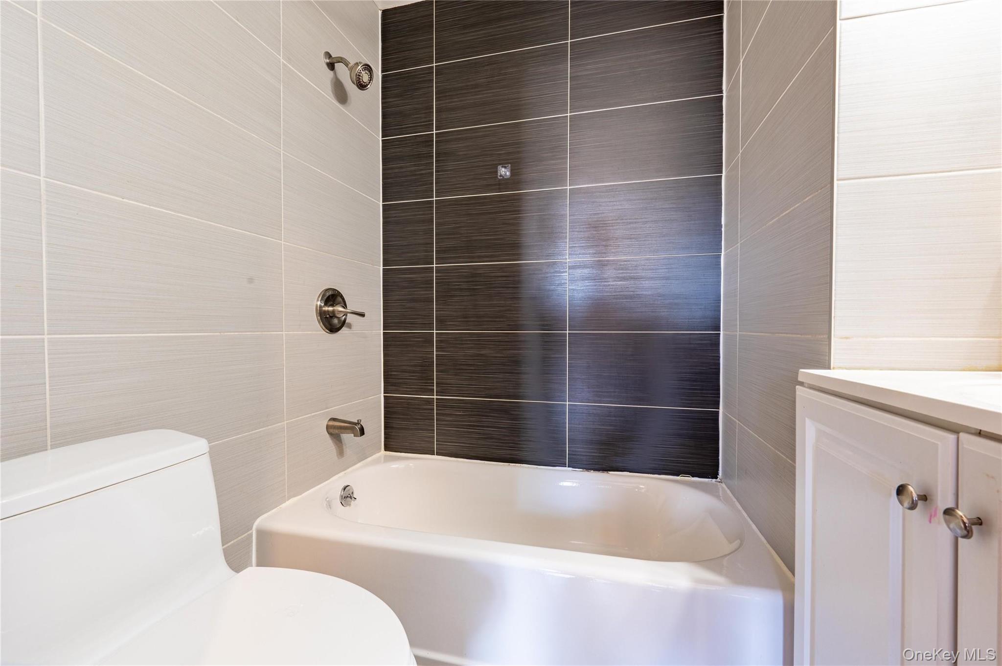 Single Family Mace  Bronx, NY 10469, MLS-960084-7