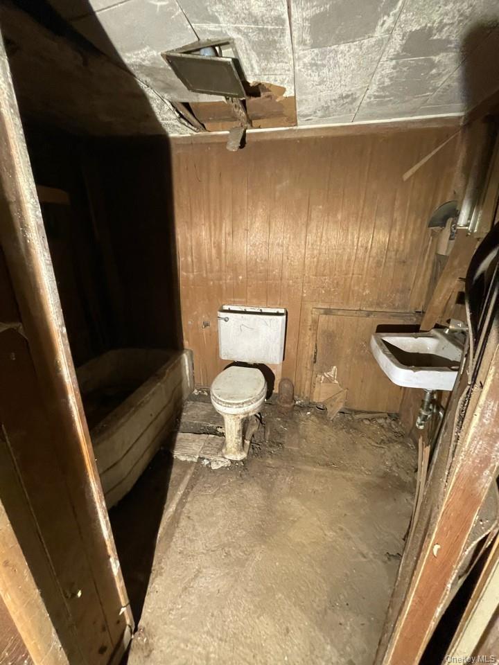 Single Family Peach  Suffolk County, NY 11722, MLS-960101-16