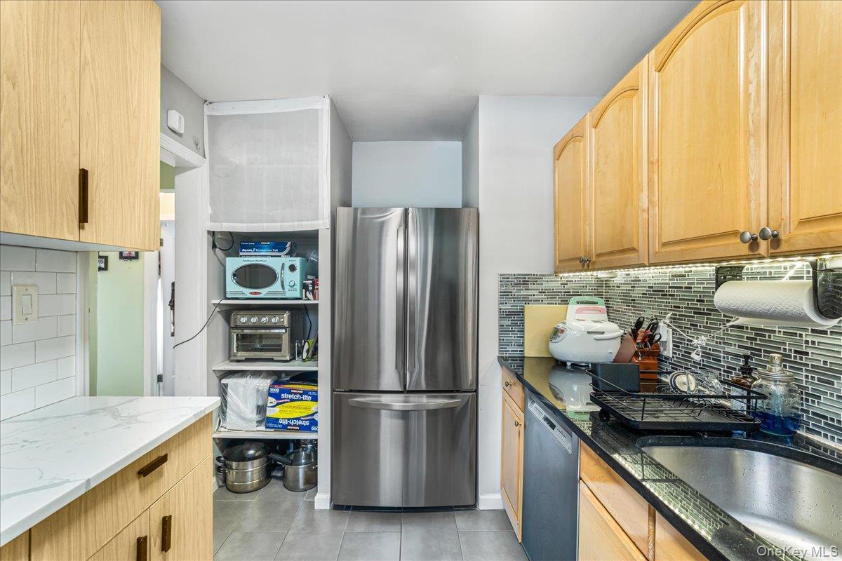 Coop 220th Queens, NY 11364, MLS-960119-8